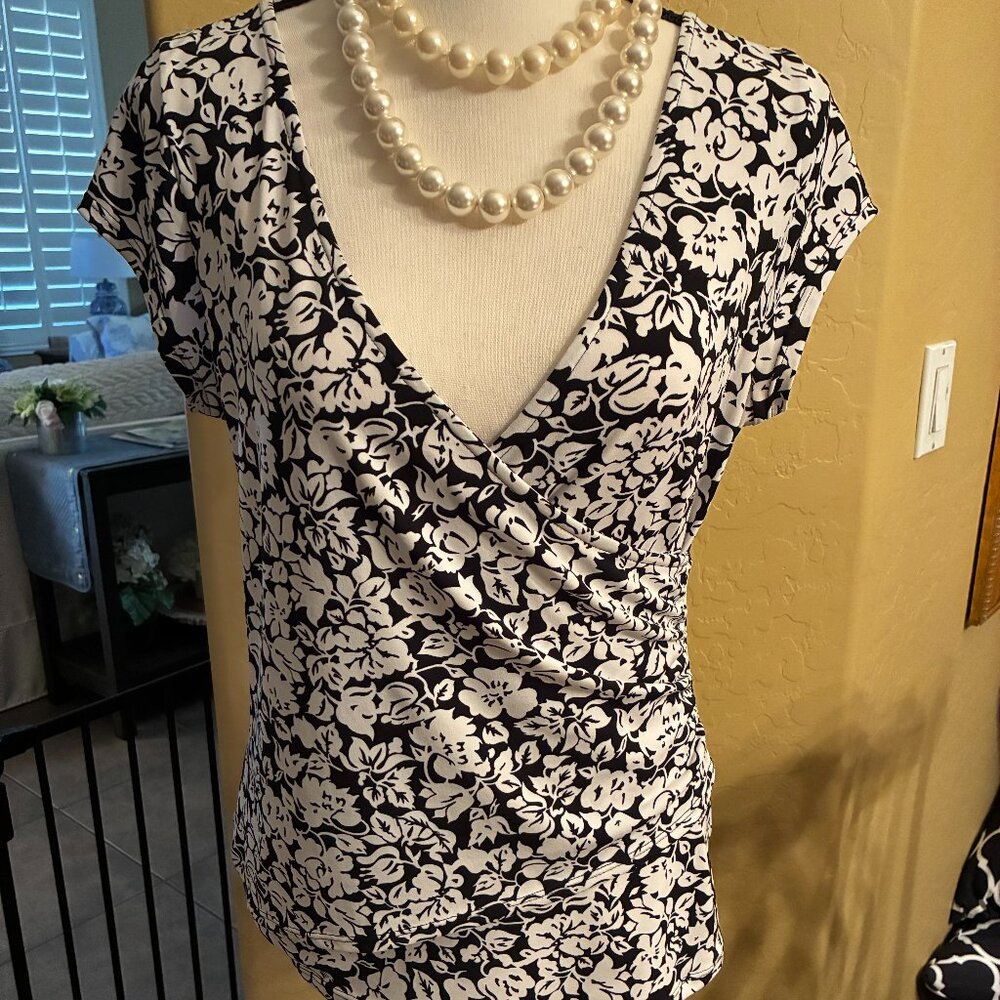 Whtie House Black Market Polyester Top - Ruched at the Side - Sz M